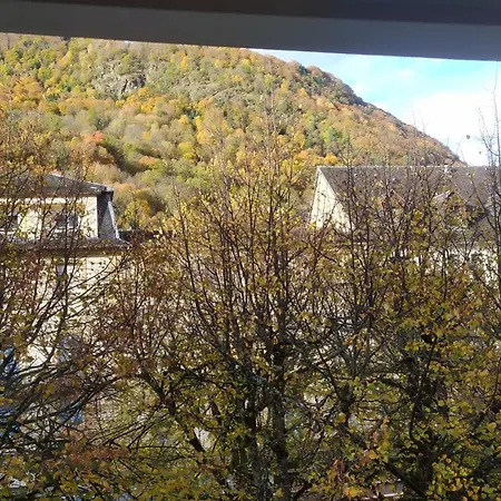 Appartement Location T1 Hyper Centre 350 M Des Thermes 200 M Des Telecabines Deuxieme Etage Avec Ascenseur