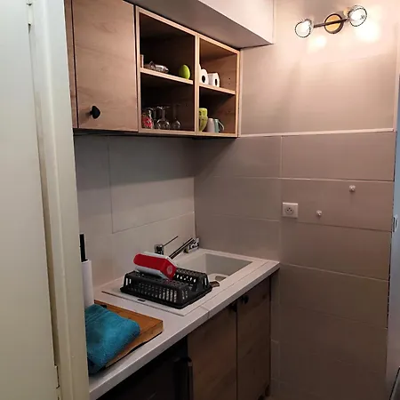 Appartement Location T1 Hyper Centre 350 M Des Thermes 200 M Des Telecabines Deuxieme Etage Avec Ascenseur Bagnères-de-Luchon