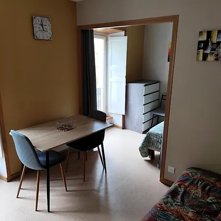 Location T1 Hyper Centre 350 M Des Thermes 200 M Des Telecabines Deuxieme Etage Avec Ascenseur Appartement *