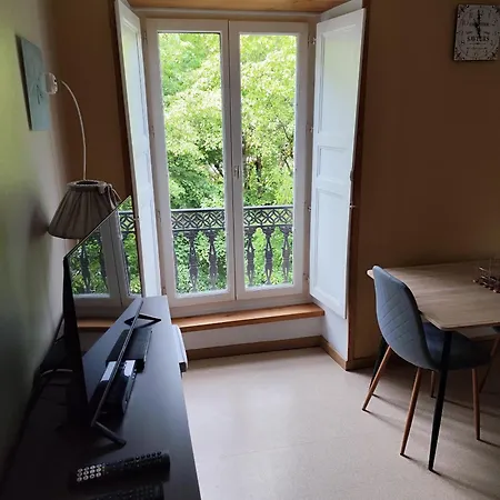 Location T1 Hyper Centre 350 M Des Thermes 200 M Des Telecabines Deuxieme Etage Avec Ascenseur Bagnères-de-Luchon