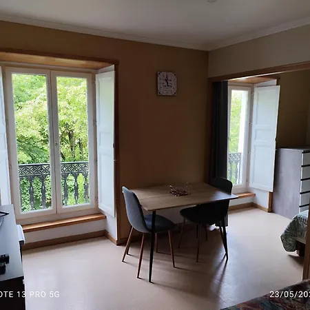Location T1 Hyper Centre 350 M Des Thermes 200 M Des Telecabines Deuxieme Etage Avec Ascenseur Appartement Bagnères-de-Luchon