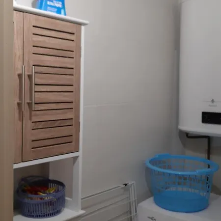 Apartament T1 Hyper Centre 350 M Des Thermes 200 M Des Telecabines Deuxieme Etage Avec Ascenseur