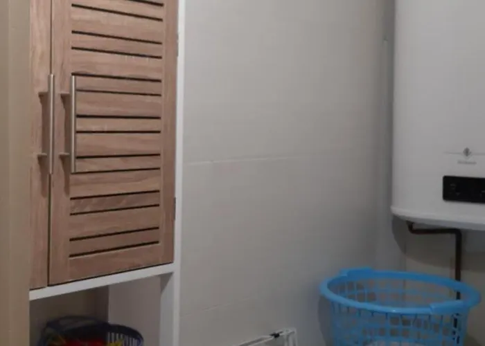 Apartament T1 Hyper Centre 350 M Des Thermes 200 M Des Telecabines Deuxieme Etage Avec Ascenseur